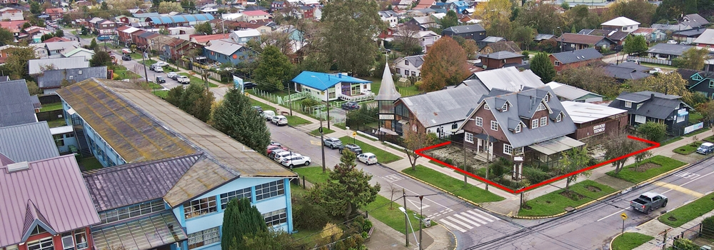 Se vende casa de esquina para uso comercial