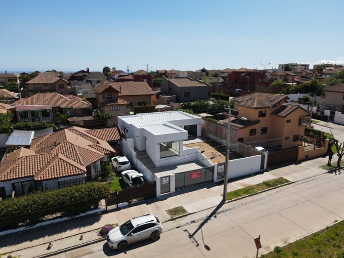 Swisshaus Propiedades vende casa nueva de un piso en San Joaquín La Serena