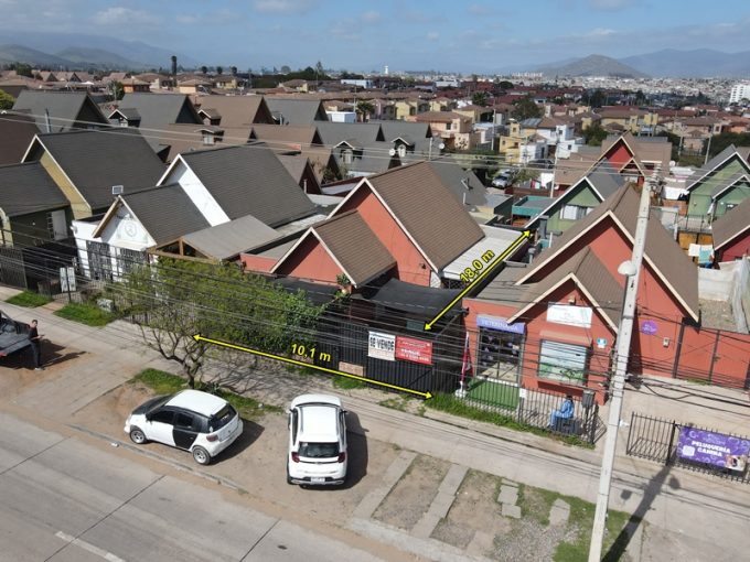 Se vende casa ideal para uso comercial y negocio en Avenida Cuatro Esquinas