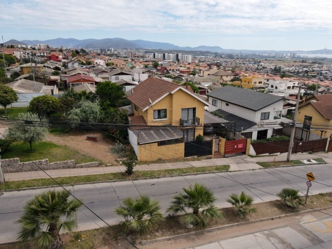 Se vende casa Av. Los Perales en San Joaquín, La Serena